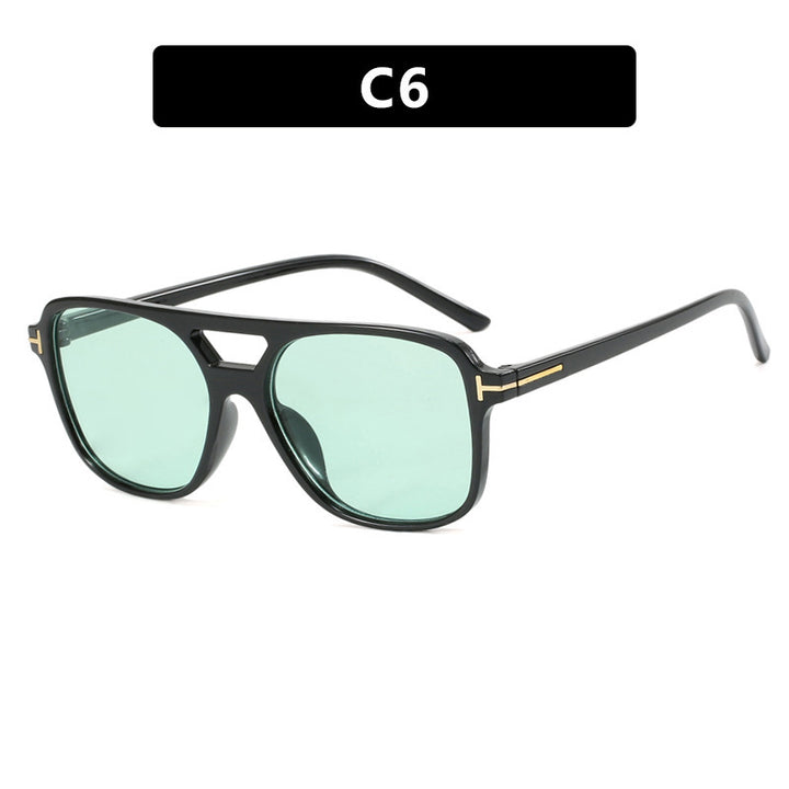 Dame moteriktig solbrille i stilfull ramme Skanto