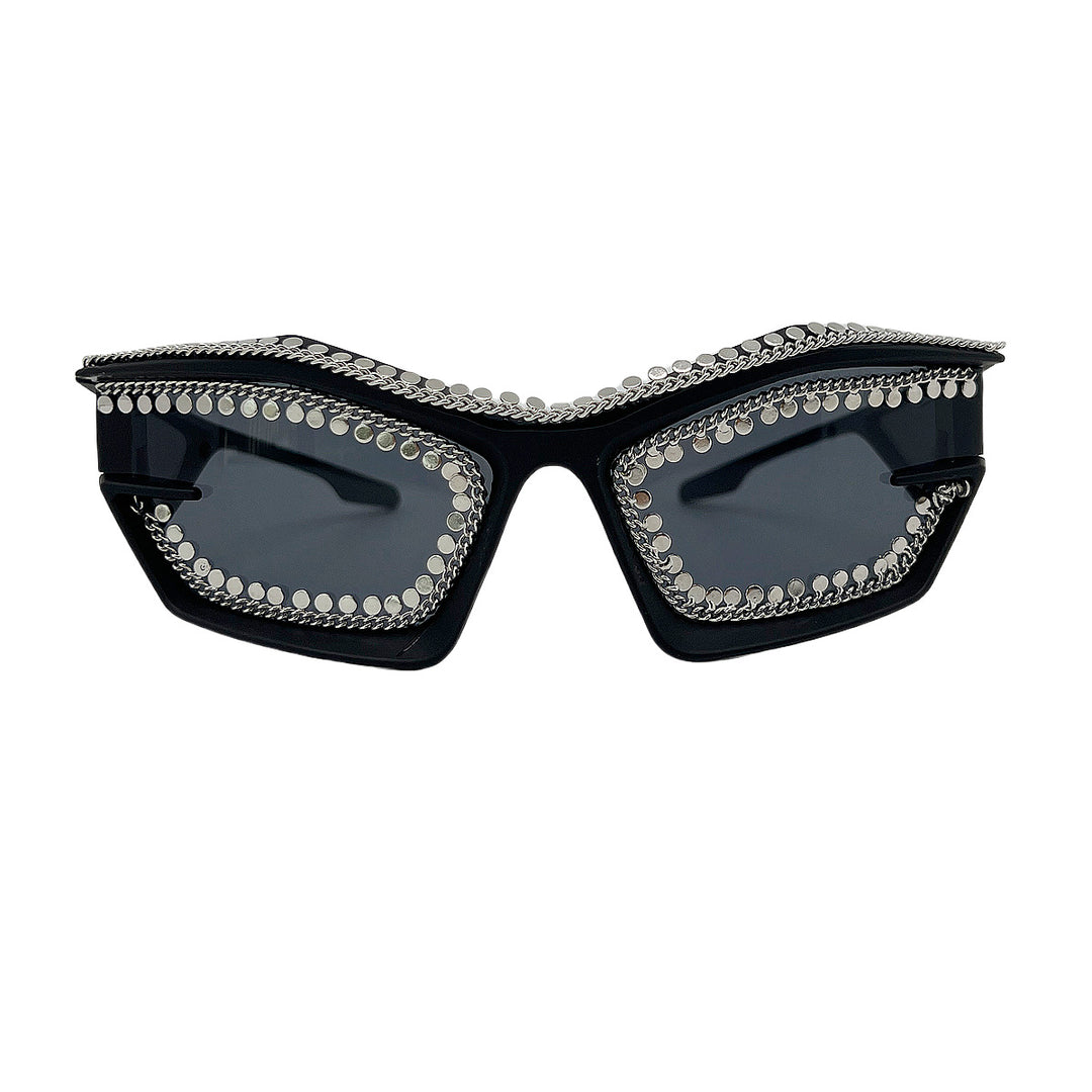 Dame designer-solbrille i futuristisk stil med glitrende strassten dekorasjon Skanto