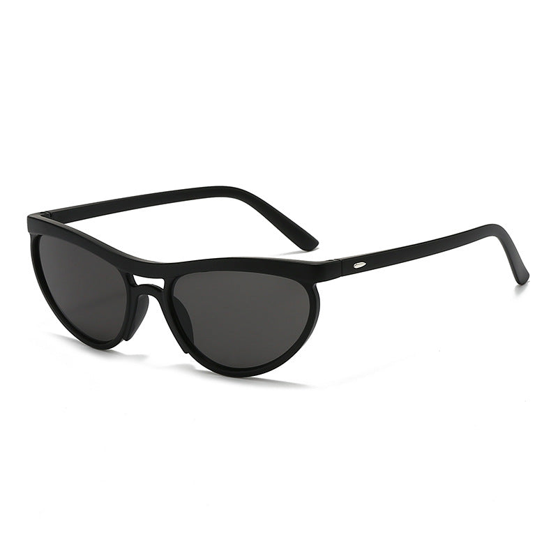 Dame moteriktig solbrille i moderne design Skanto