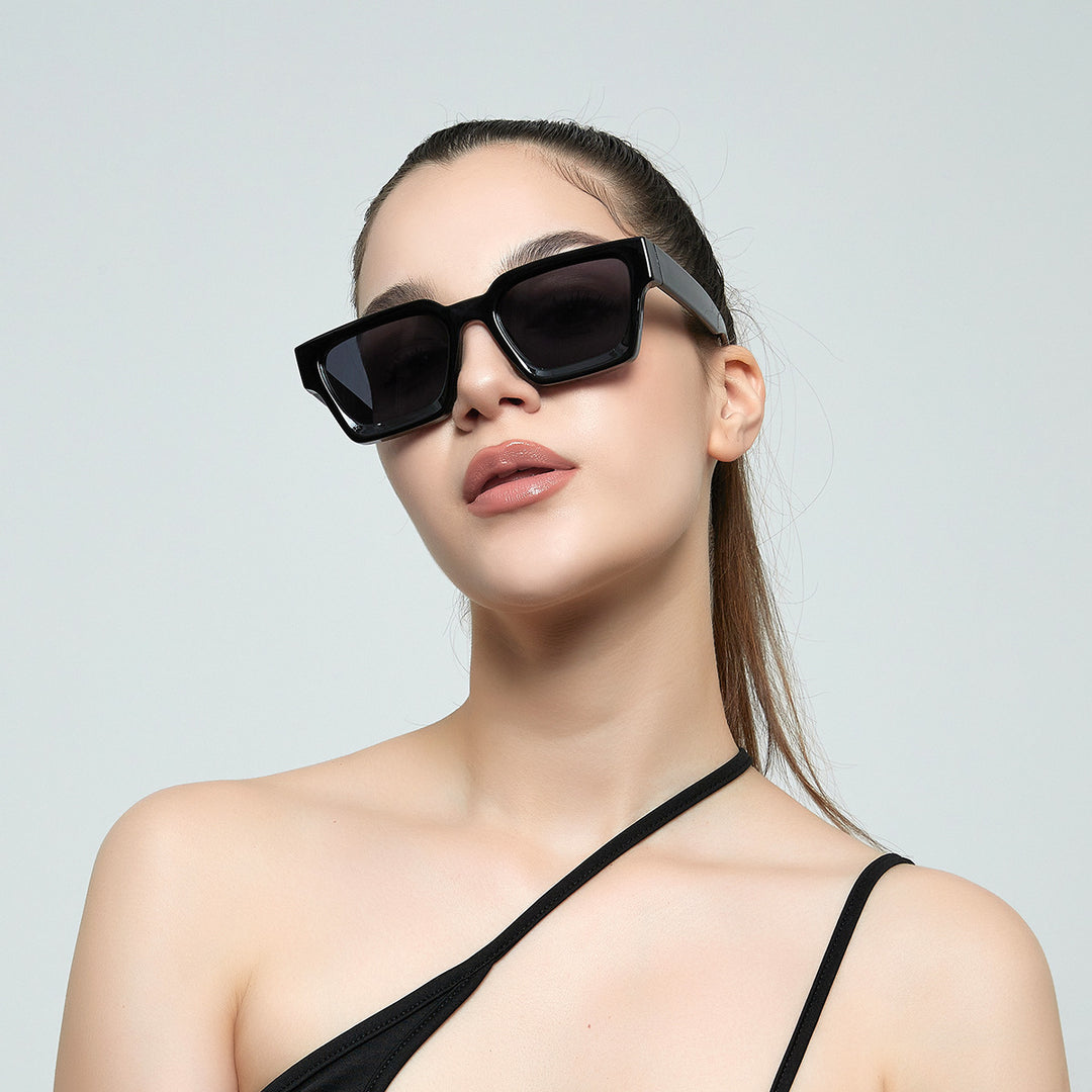 Dame fashion solbrille med klar ramme og gradient linser Skanto