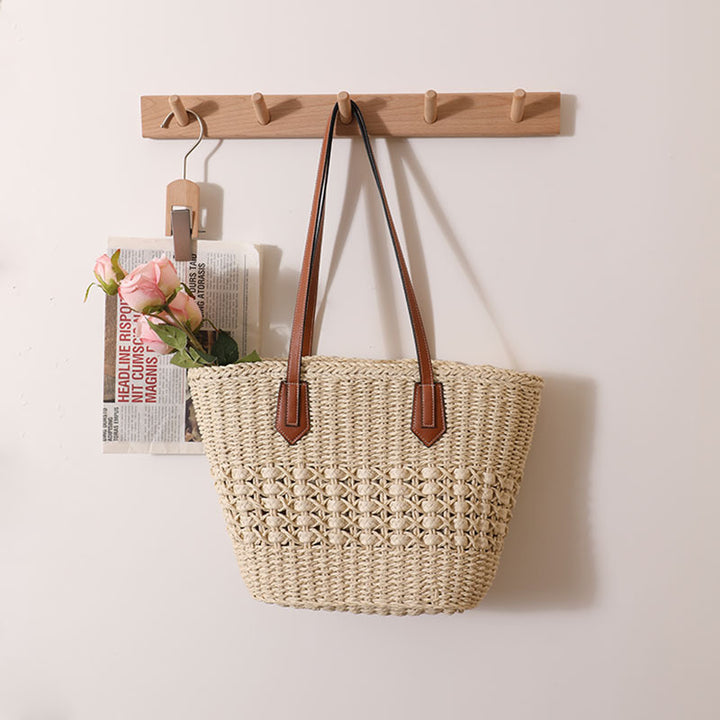 Håndlaget rattan kurvveske med elegante lærdetaljer Skanto