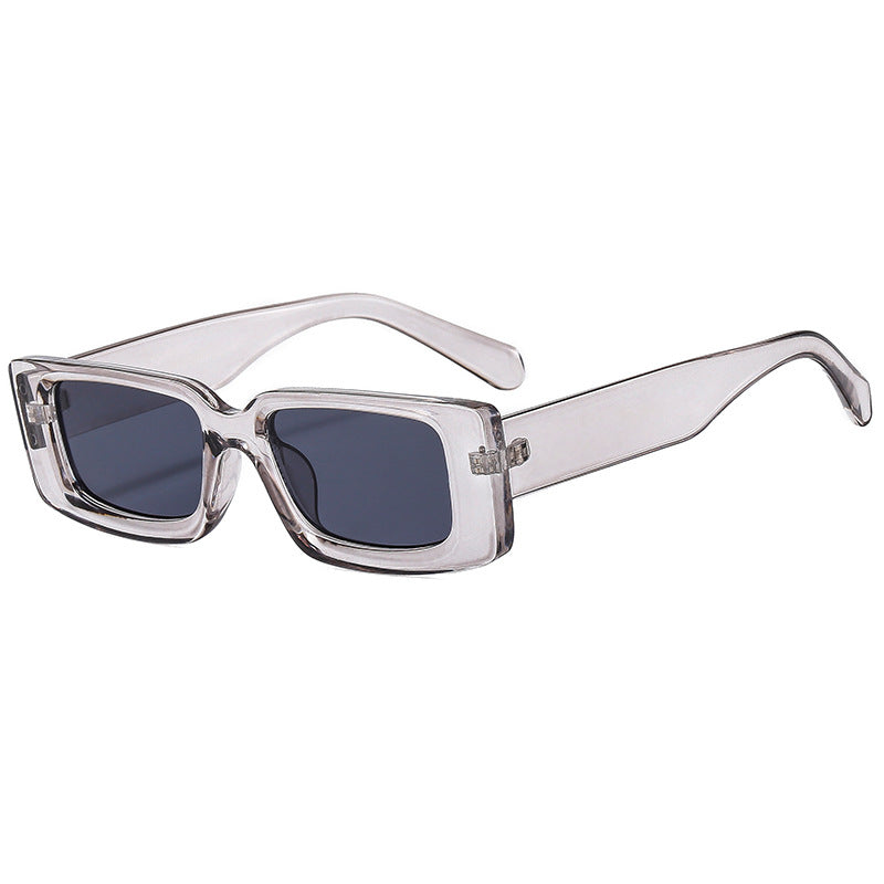 Dame moteriktig solbrille med trendy gjennomsiktig ramme og sporty design Skanto
