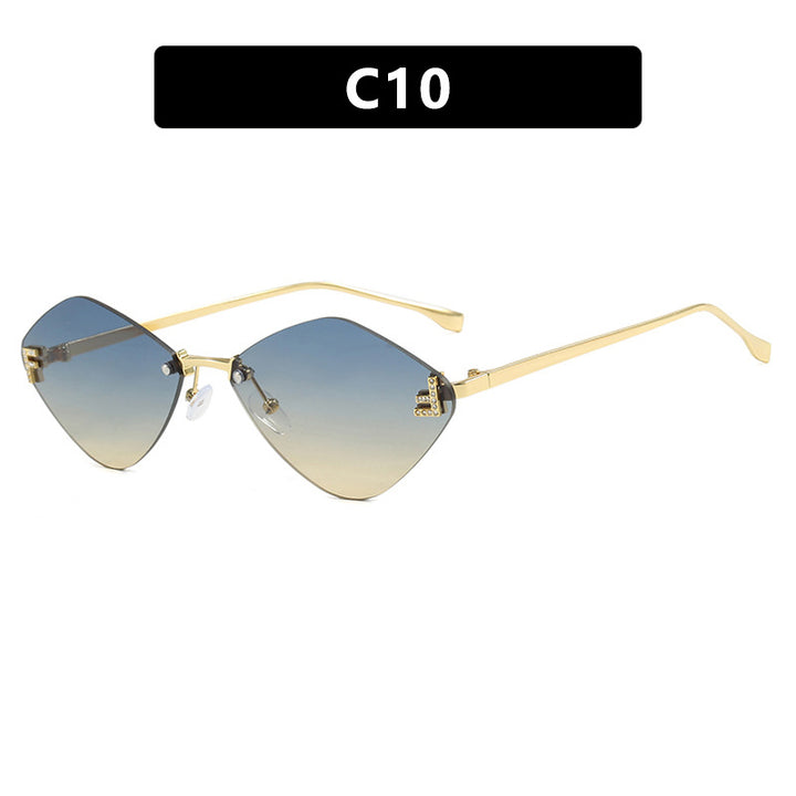 Dame geometrisk solbrille i ekstravagant design med gradiertede glass Skanto
