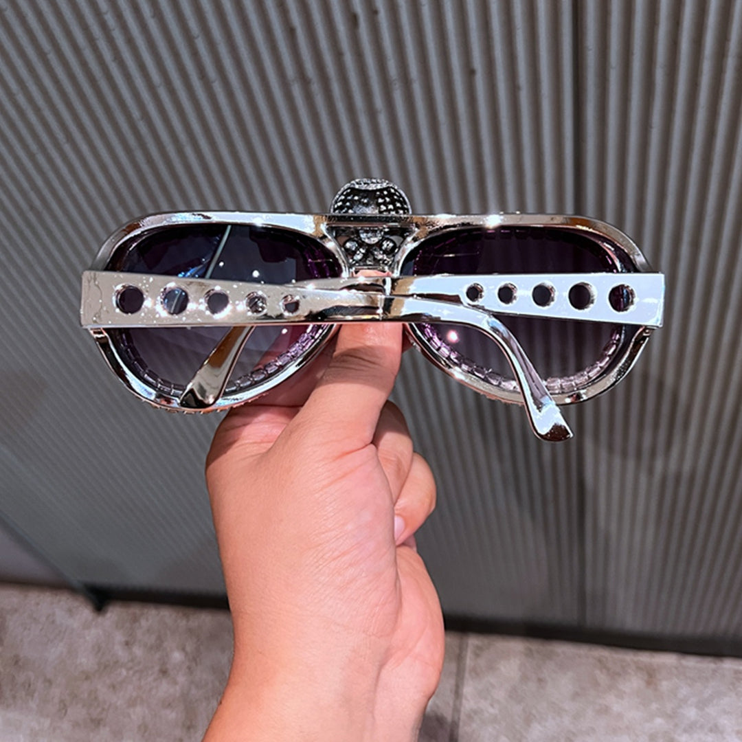 Dame statement-solbrille med iøynefallende hodeskalle-design og glitrende krystallbesatt Skanto