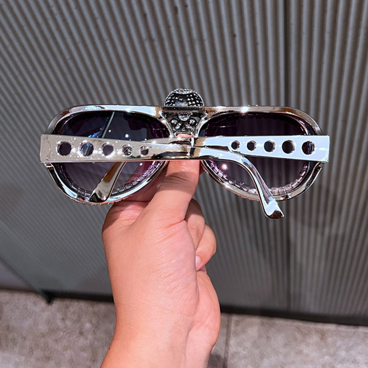 Dame statement-solbrille med iøynefallende hodeskalle-design og glitrende krystallbesatt Skanto