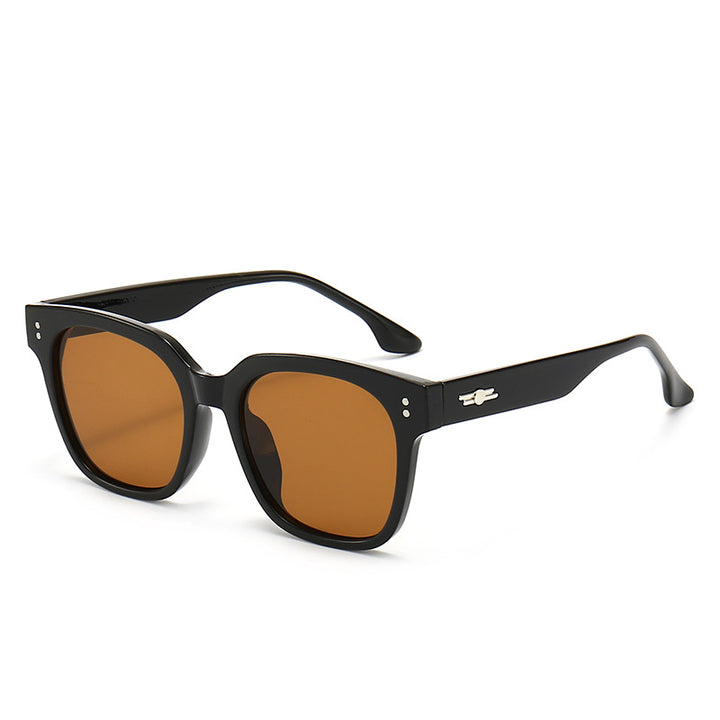 Dame firkantet solbrille med stilig ramme Skanto