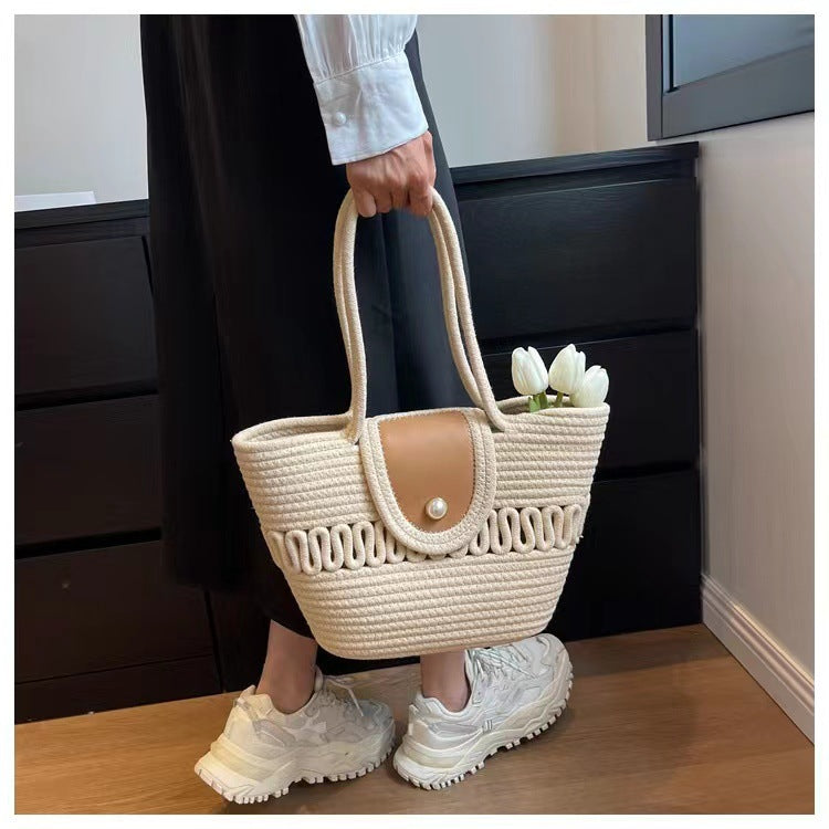 Håndlaget kurvveske med elegant lærdetaljer Skanto