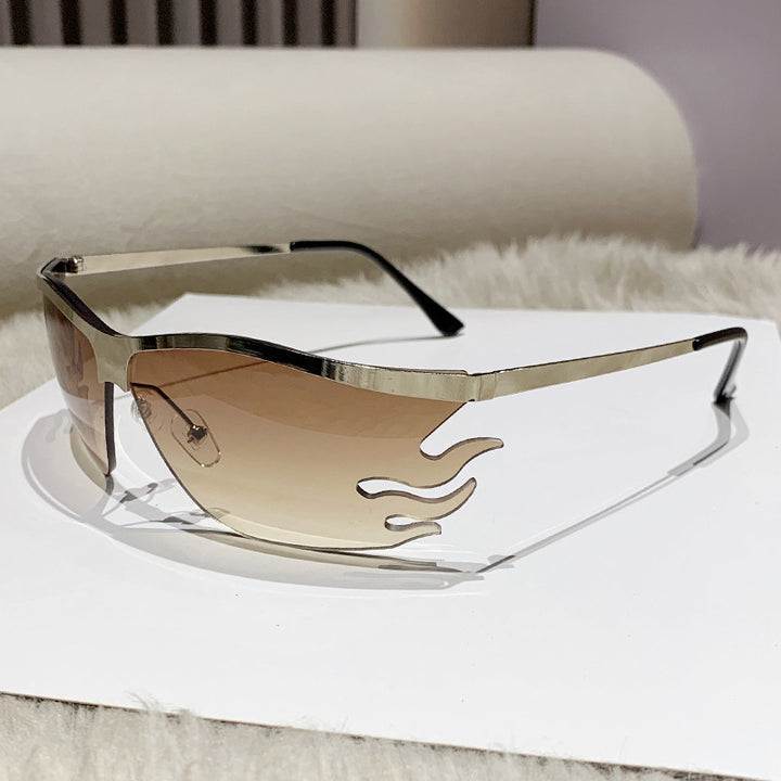 Damer futuristisk solbrille med elegant gjennomsiktig ramme Skanto