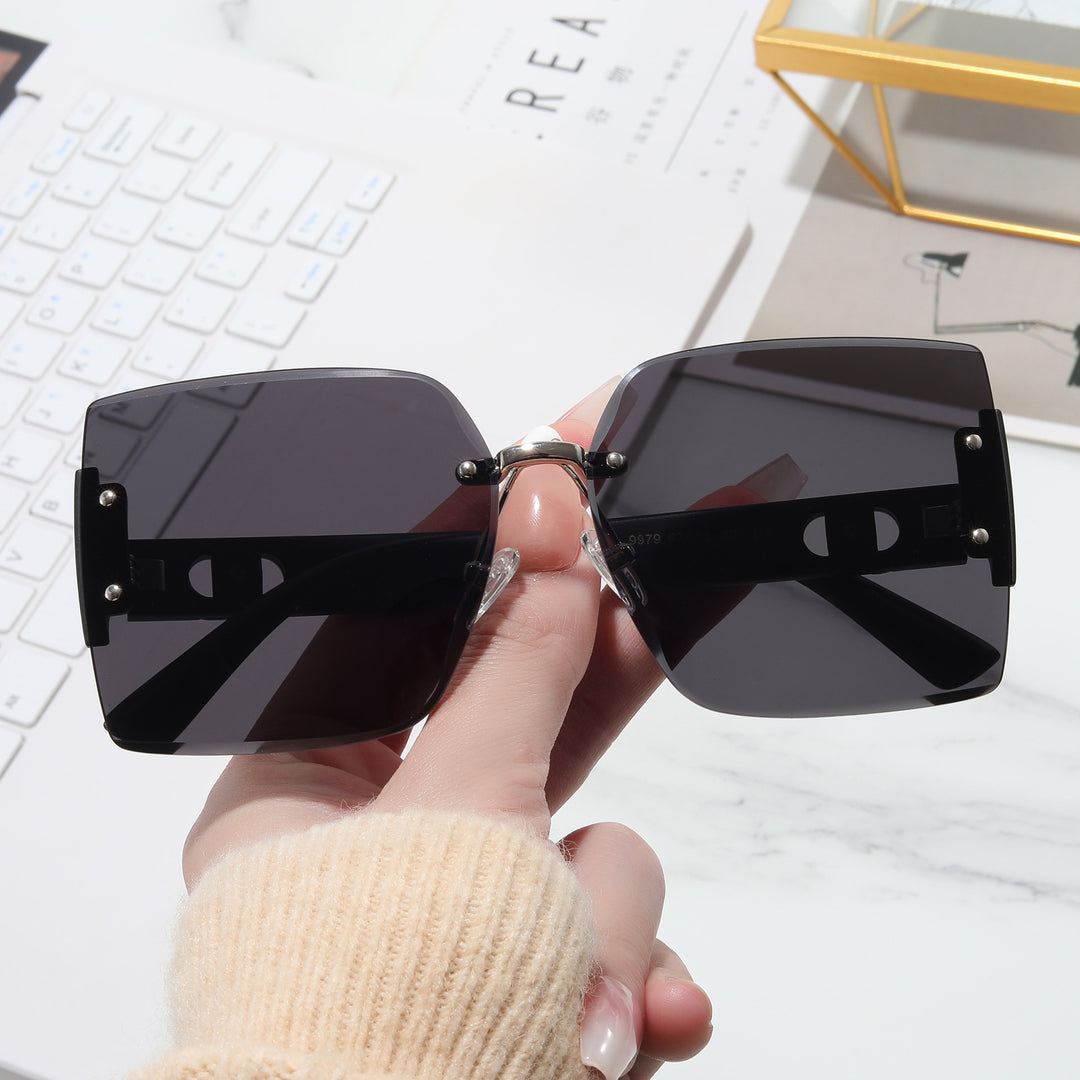 Damer Høyverdig rektangulær solbrille med stilfull metallramme Skanto