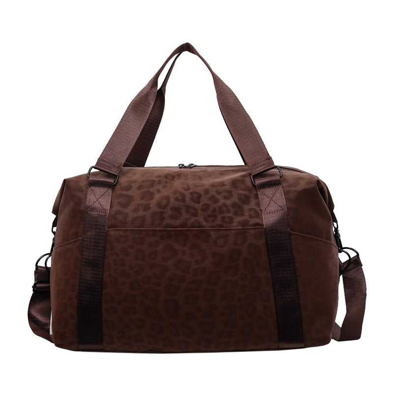 Sporty duffel bag with animal print and practical carrying options Skanto