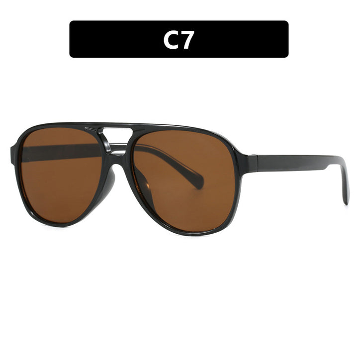 Damer oversized solbrille i sporty-elegant design Skanto