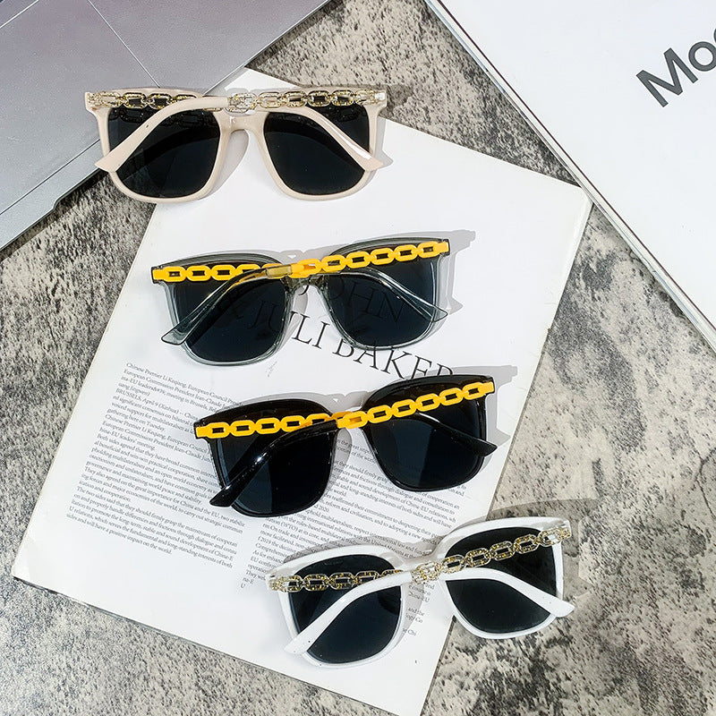 Dame ekstrastor solbrille med modig kjedeinnramming Skanto