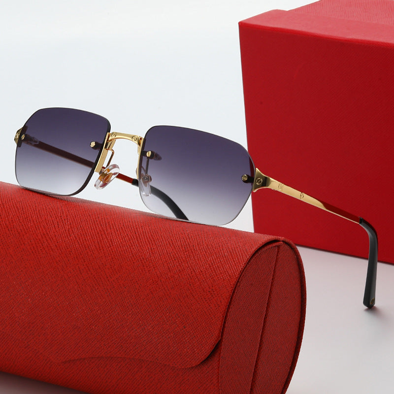Dame elegante moteriktig solbrille med høykvalitets metallramme Skanto
