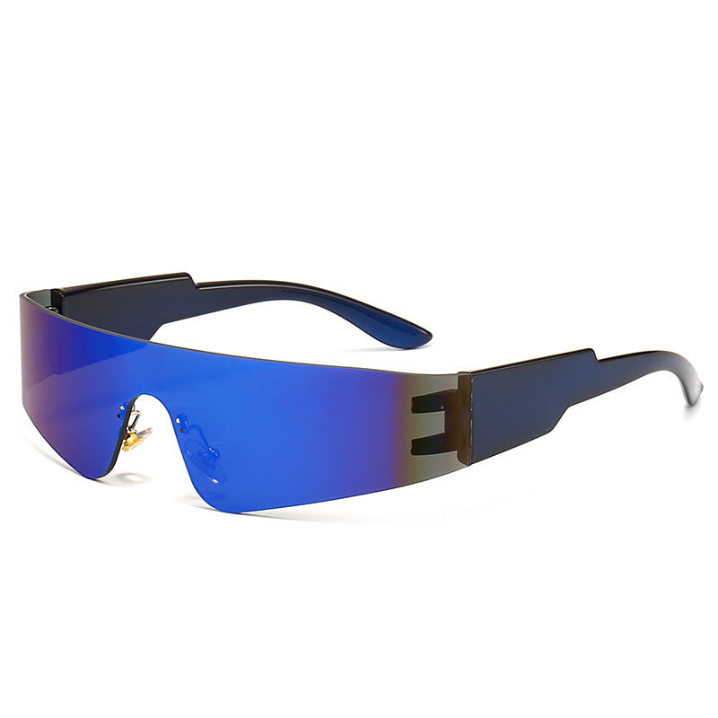 Dame Sporty solbriller med futuristisk design Skanto