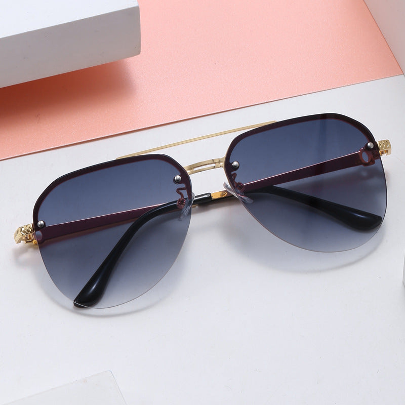 Damer elegant pilot solbrille med høy UV-beskyttelse og stilfull ramme Skanto