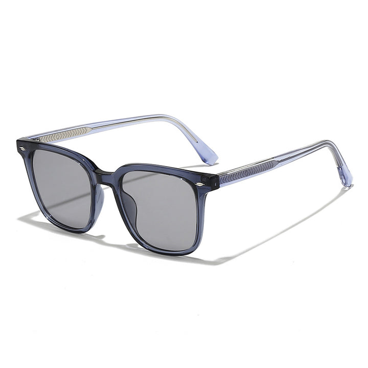 Dame stilig solbriller i elegant skjell-design Skanto