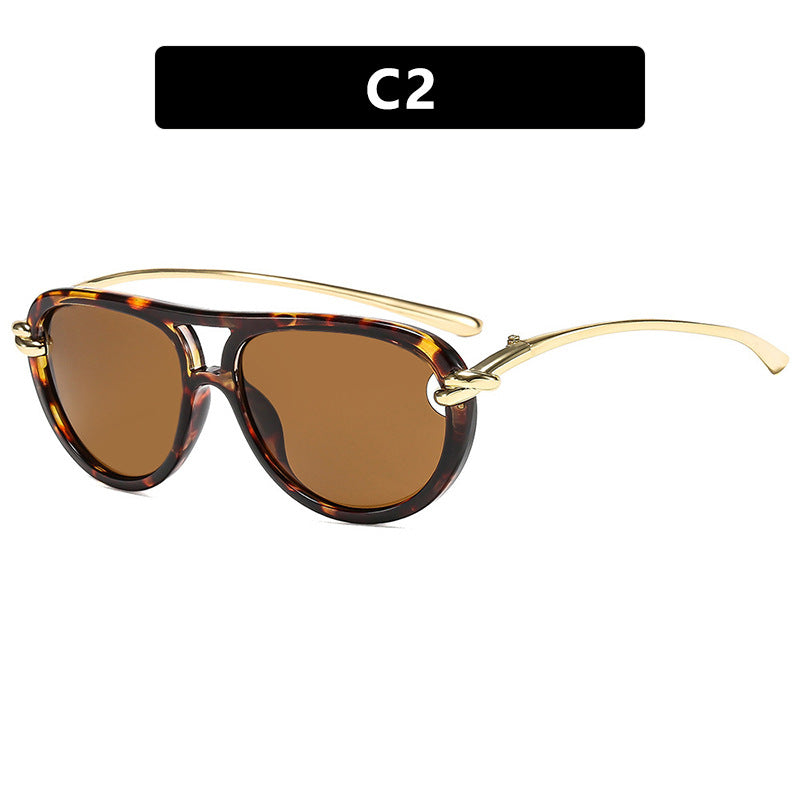 Dame Retro-solbrille med elegant ramme og polariserte linser Skanto