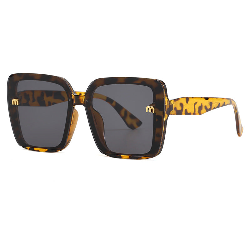 Dame oversized kvadratisk solbrille med elegant ramme Skanto