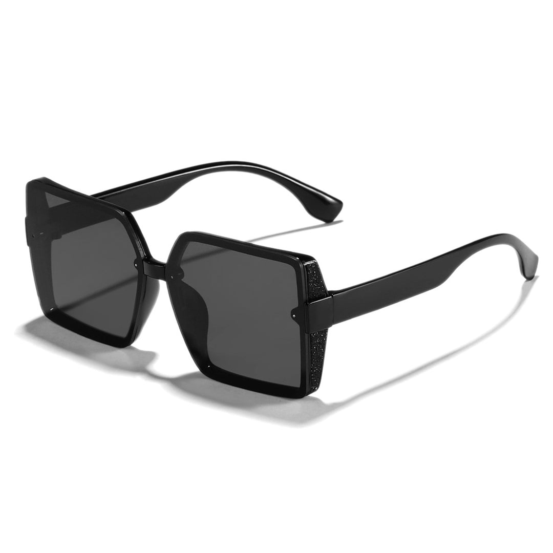 Dame moteriktig solbrille i ekstravagant firkantet design Skanto