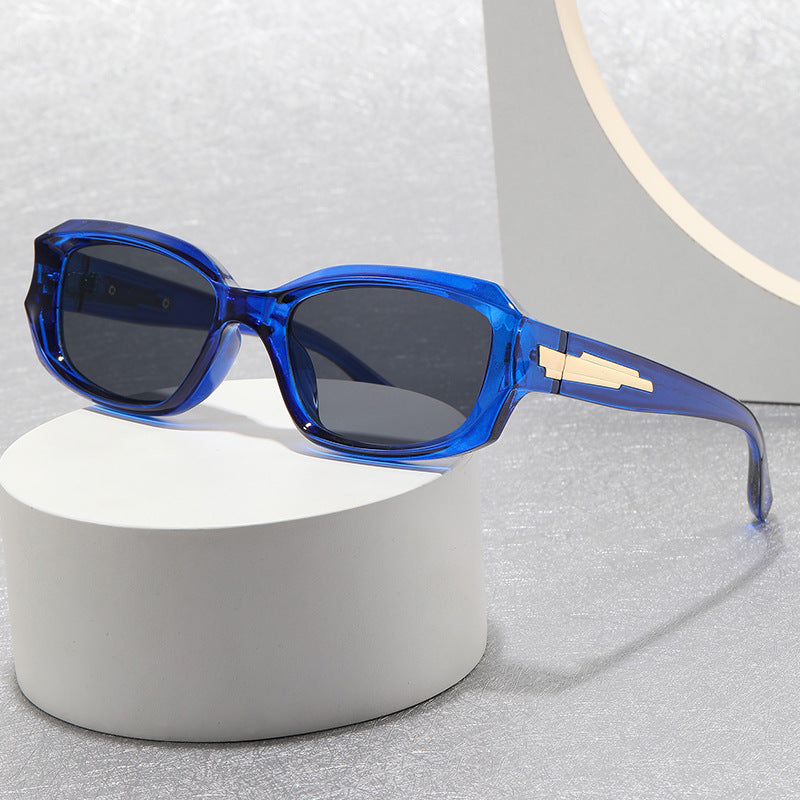 Dame moteriktig oversized solbrille med unik ramme Skanto