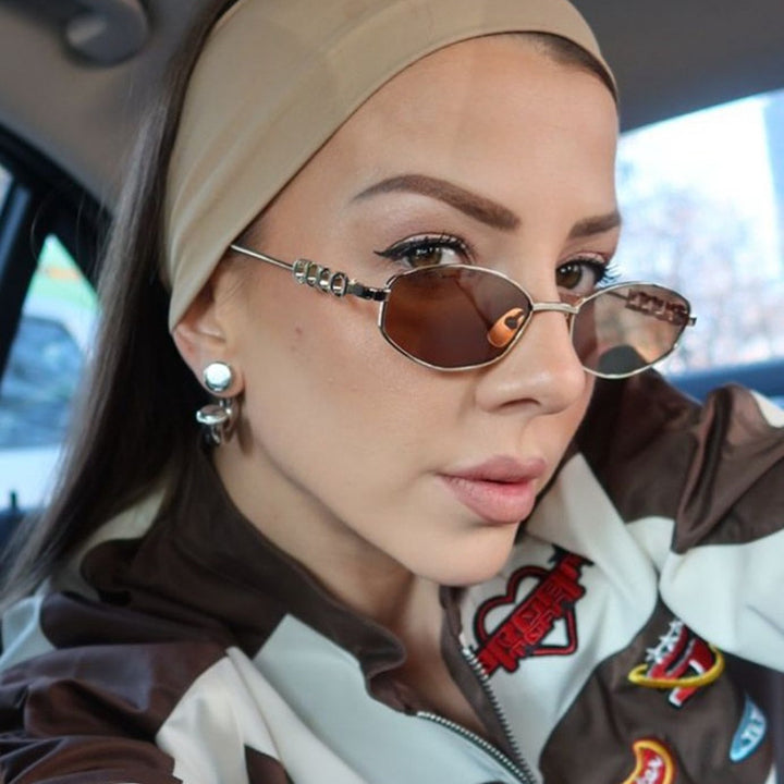 Dame moterik solbrille med elegant rustfritt stålramme og UV-beskyttelse Skanto