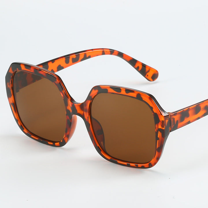 Dame Modisk Oversized-solbrille med ekstravagante leoparddetaljer Skanto