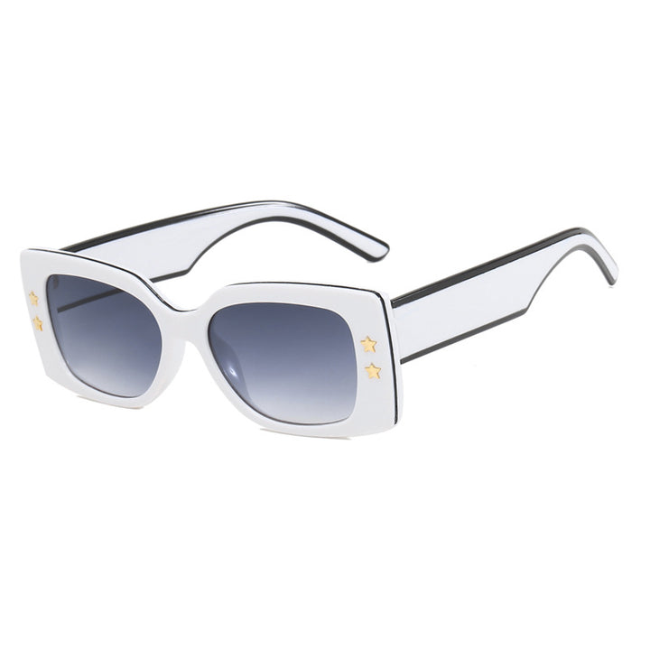 Dame eksklusiv firkantet solbrille med stilige detaljer Skanto