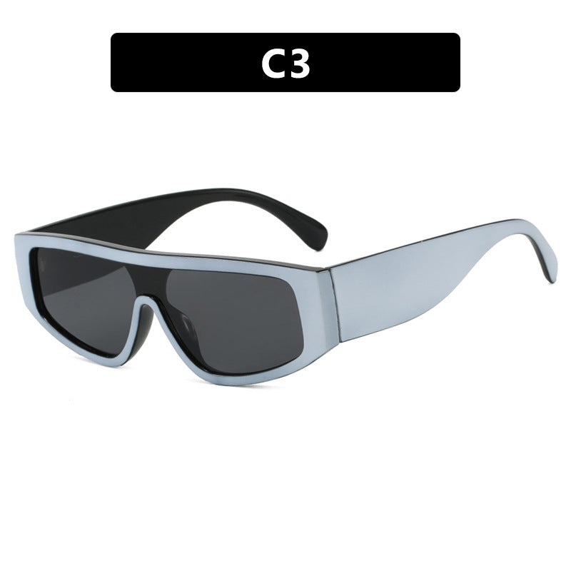 Damen moteriktig sports solbrille med innovativt design og bred ramme Skanto
