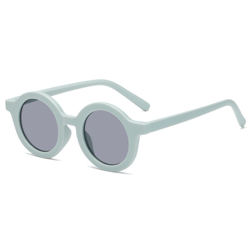 Dame rund solbrille med robust design og UV-beskyttelse Skanto