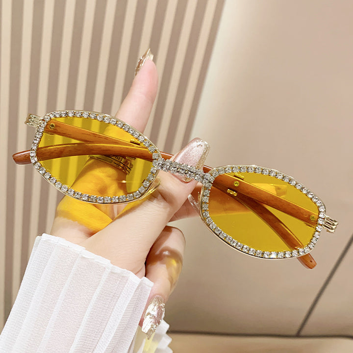 Dame solbrille i elegant glamor stil Skanto