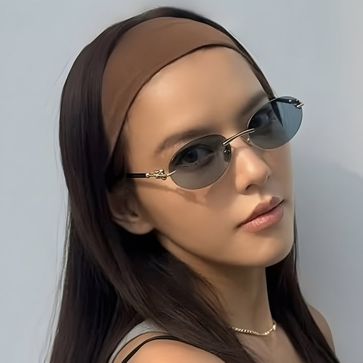 Dame oval solbrille med luksuriøs metallramme og speilbelagte glass Skanto