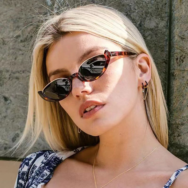 Dame Cat-Eye solbriller med diskret ramme og polarisert glass Skanto