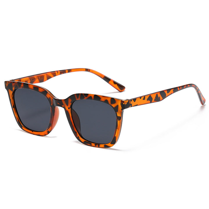 Dame moteriktig solbrille med kraftig dyremotiv Skanto