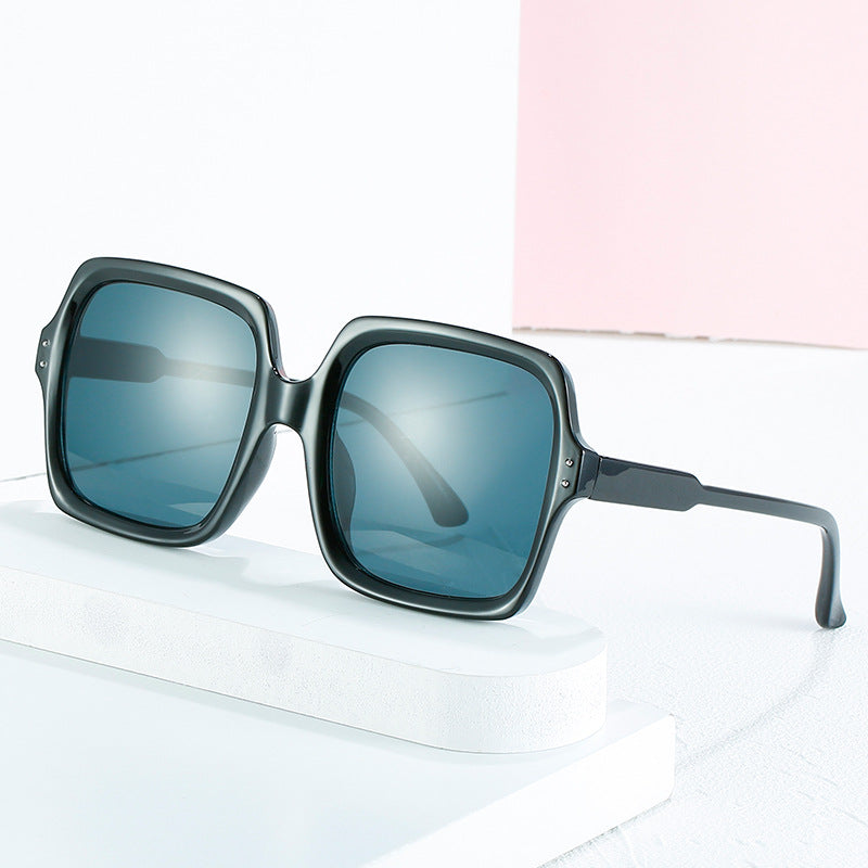 Dame kvadratisk moderne solbrille med polarisert glass Skanto