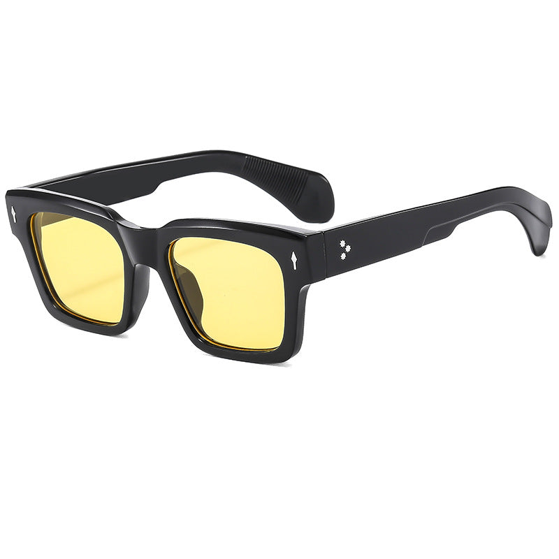 Dame moderiktig solbrille med innovativ ramme Skanto