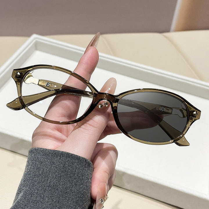 Dame motekunstig brille i elegant ova-design med gyldne aksenter Skanto