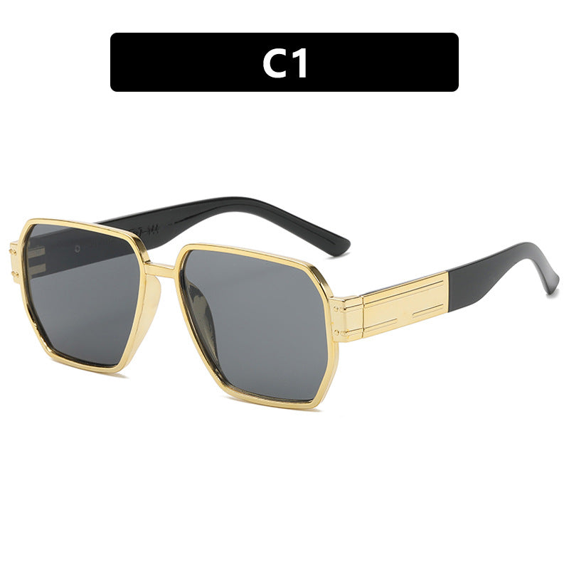 Damer elegant solbrille med markant geometrisk ramme Skanto