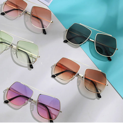 Dame polygonal solbrille med elegant, moderne ramme Skanto