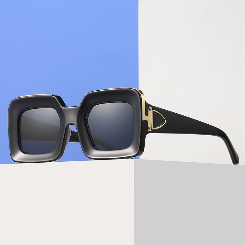 Dame kvadratisk solbrille med luksuriøs design og gyldne accenter Skanto