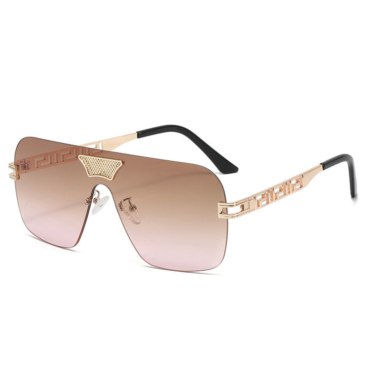 Dame moteriktig solbrille i futuristisk stil med fremragende ramme Skanto