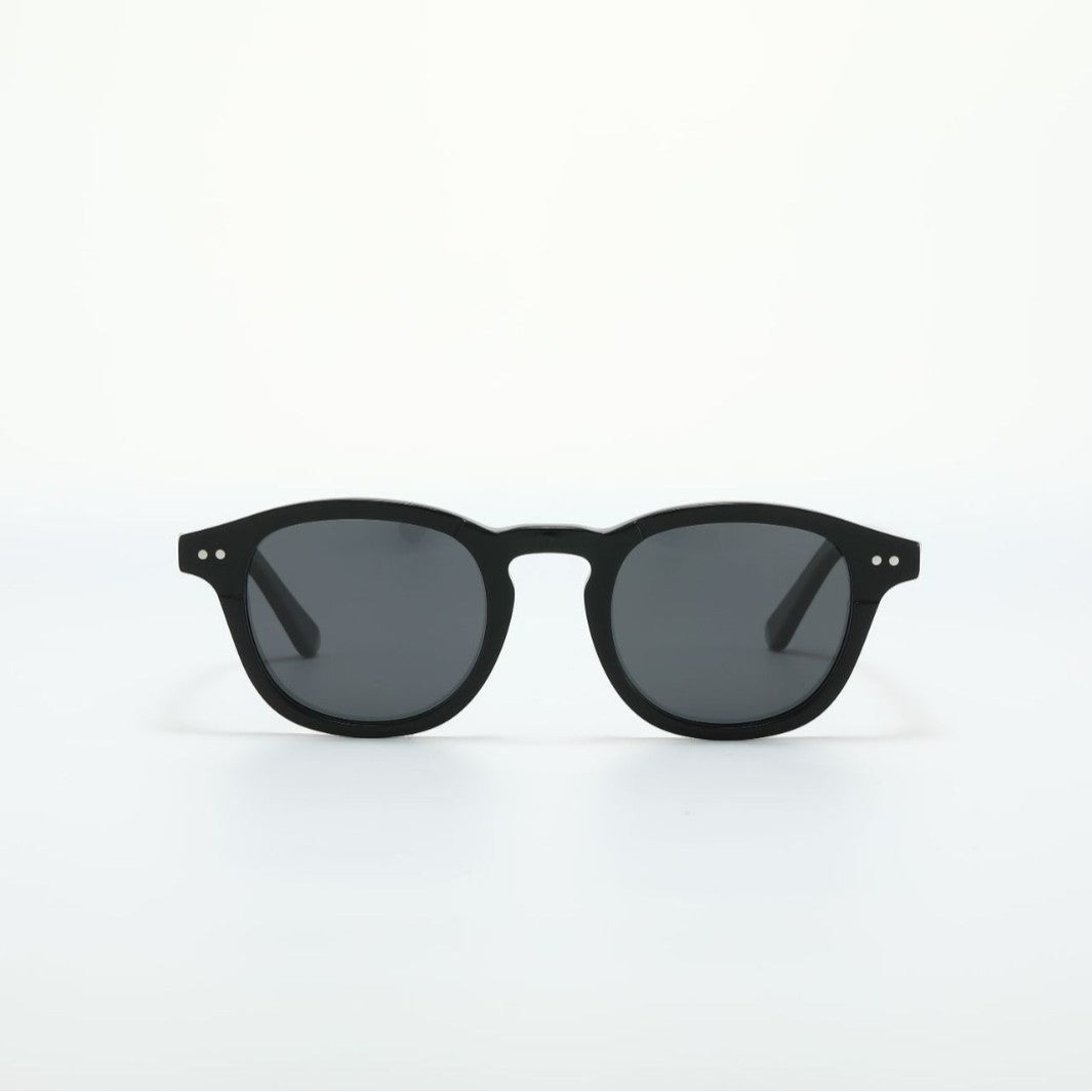 Dame moteriktig solbrille i moderne skilpadde-design Skanto