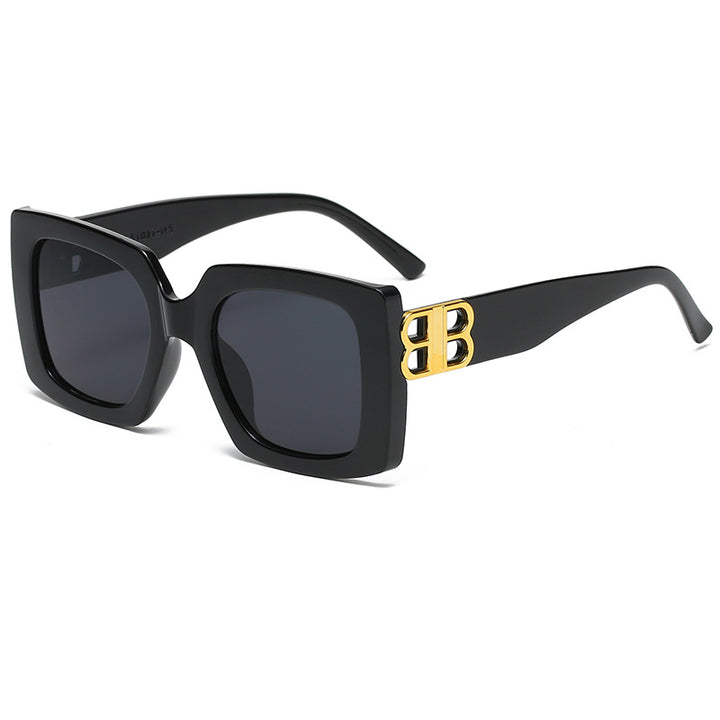 Dame oversized solbrille med elegant design og luksuriøse detaljer Skanto