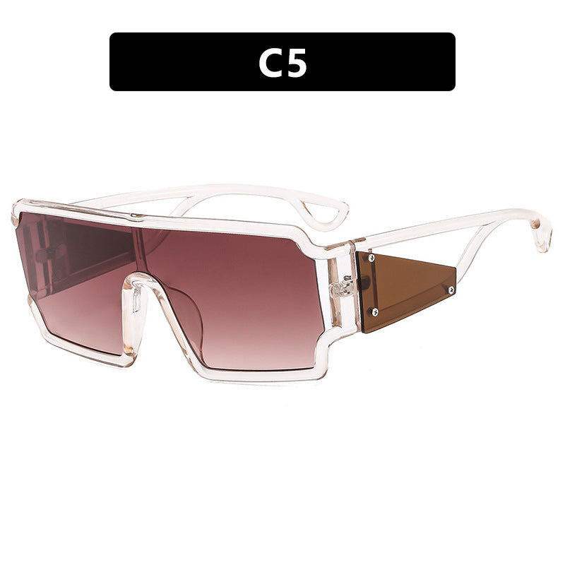 Dame moteriktig sports solbrille med futuristisk design Skanto