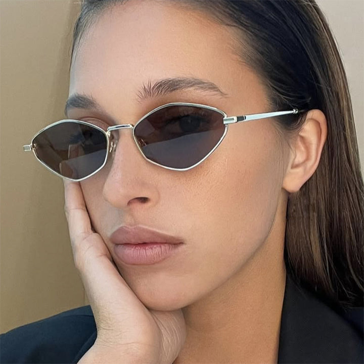 Dame geometrisk solbrille med fin metallramme og UV-beskyttelse Skanto
