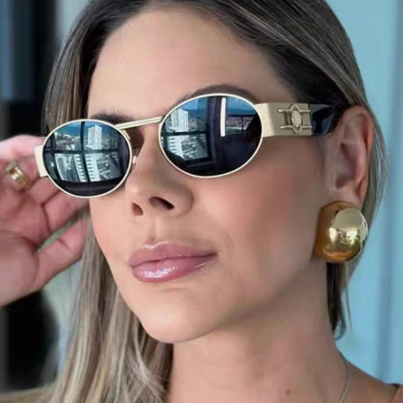 Dame rund solbrille med moderne metallramme og UV-beskyttelse Skanto