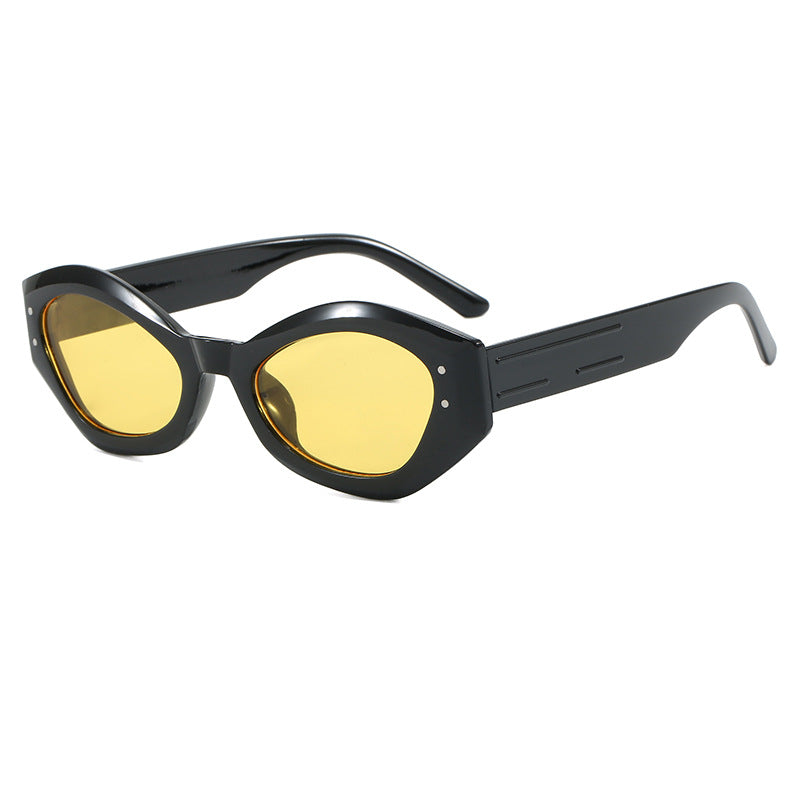Dame Cat-Eye solbriller med moderne design og bred ramme Skanto