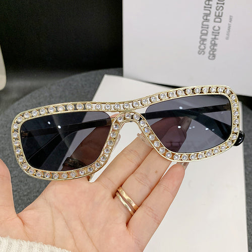 Dame moteriktig solbrille med glitrende ramme Skanto