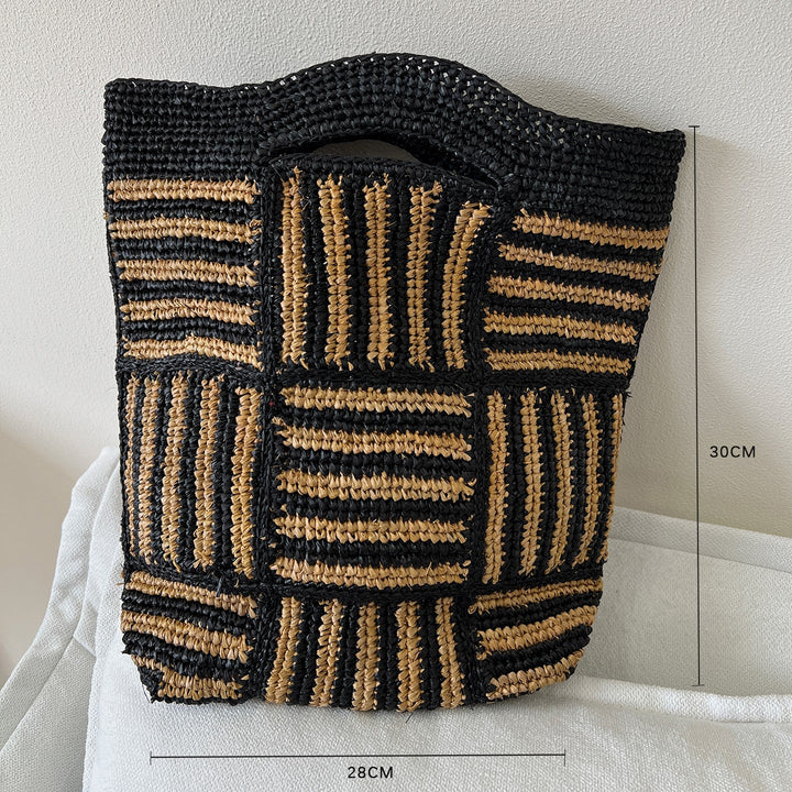Håndlaget stråveske med moderne stripemønster Skanto