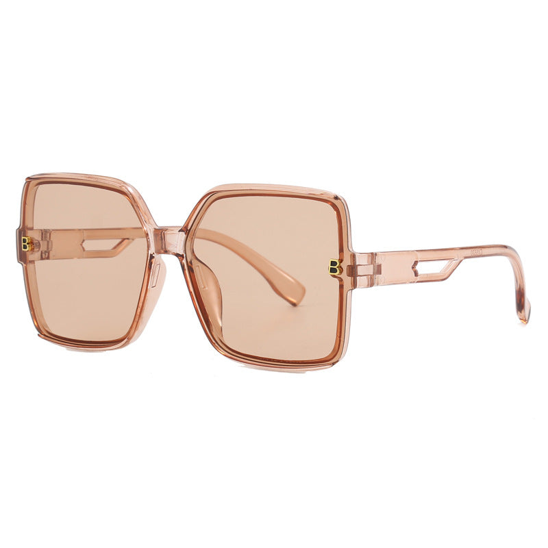 Dame moteriktig oversized solbrille med ekstravagante aksenter Skanto