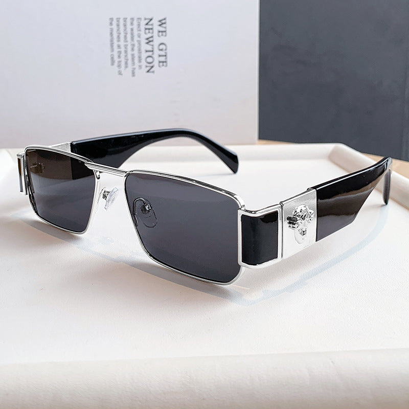 Dame Designer-solbrille med luksuriøs inn ramme og trendy snitt Skanto